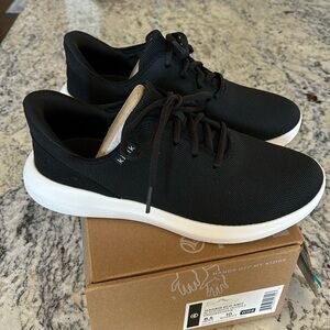 NWB Men’s Kizik Madrid Eco-knit size 8.5 wide